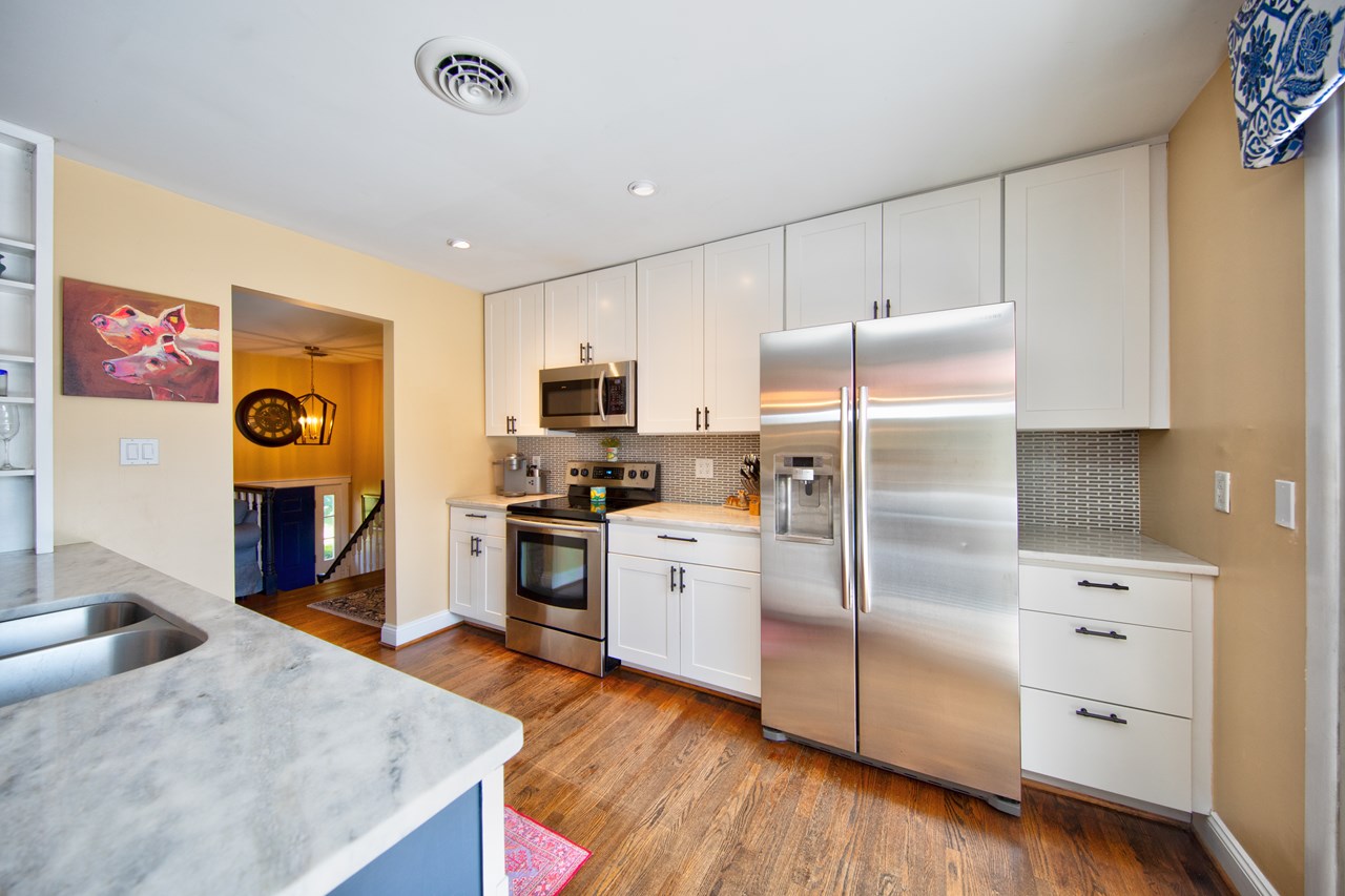 kitchen with granite counter tops & ss applainces