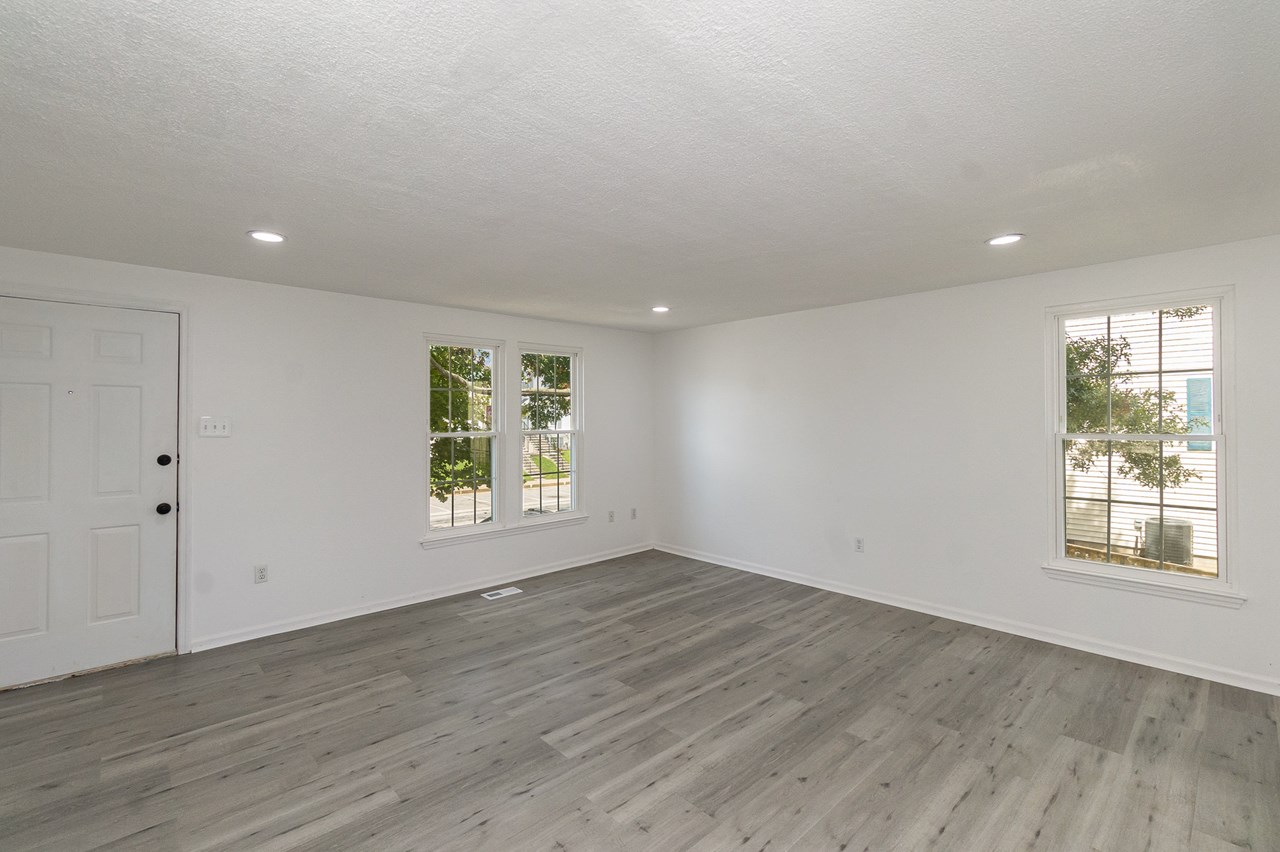 foyer/ entryway/ family room