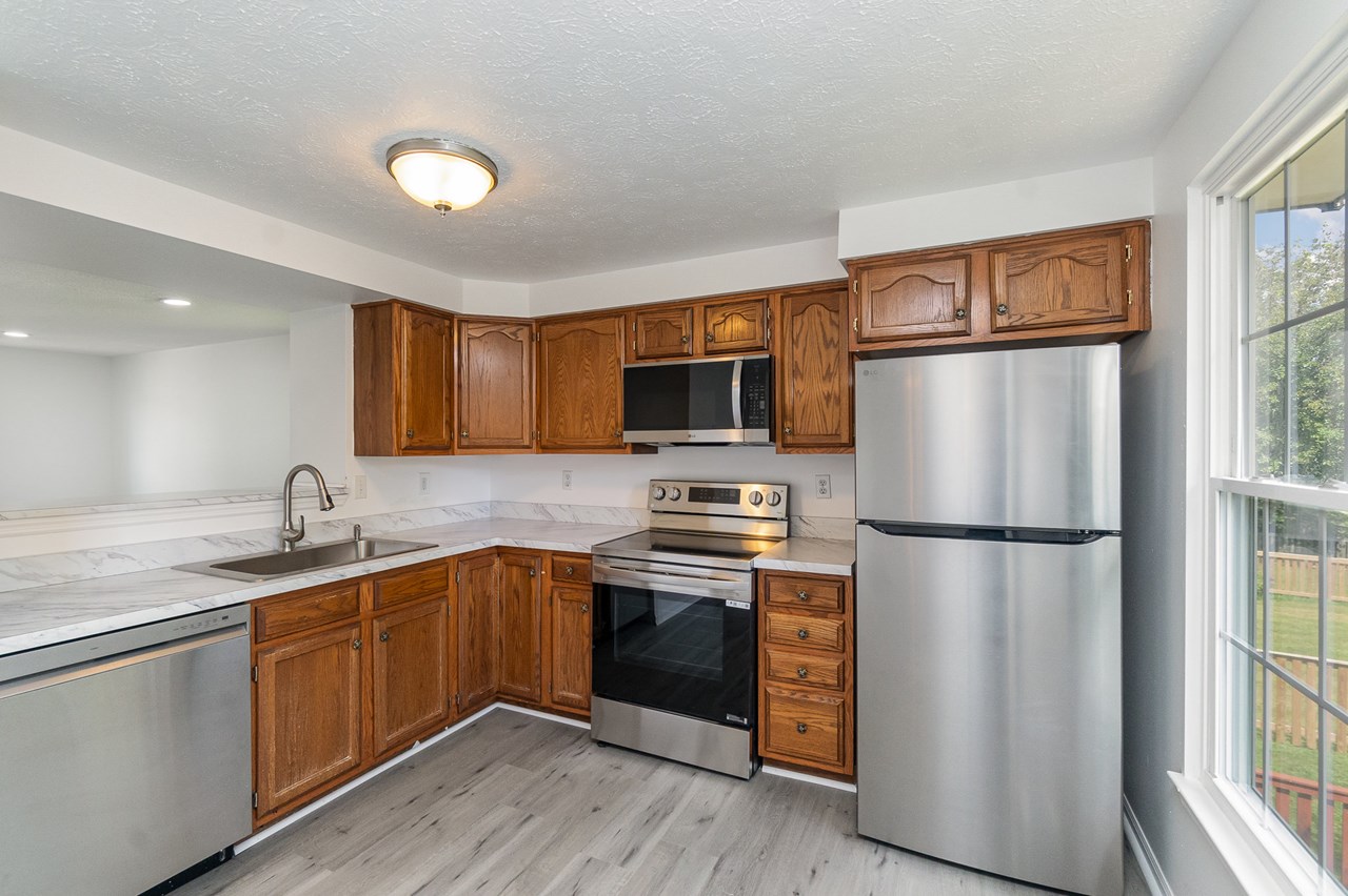 kitchen with all ss appliances