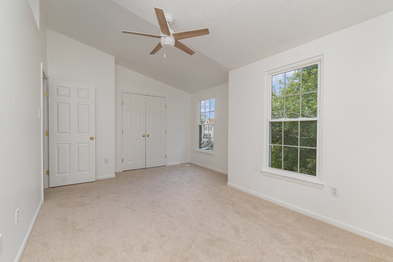 primary bedroom with vaulted ceiling